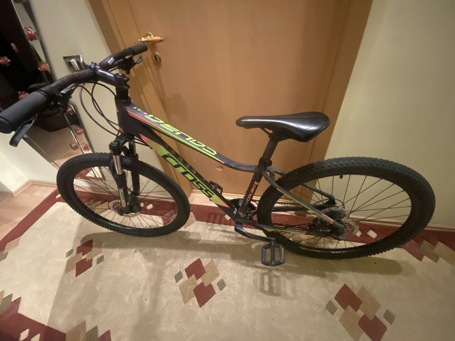 Vând bicicletă foarte putin utilizată.