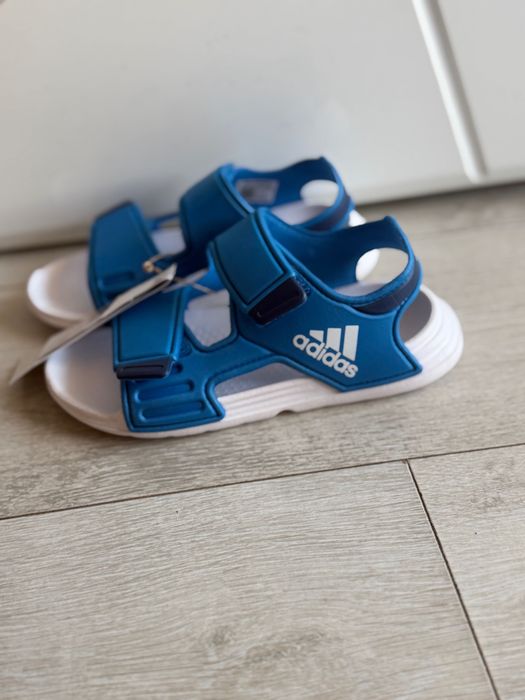 Сандали Adidas номер 32