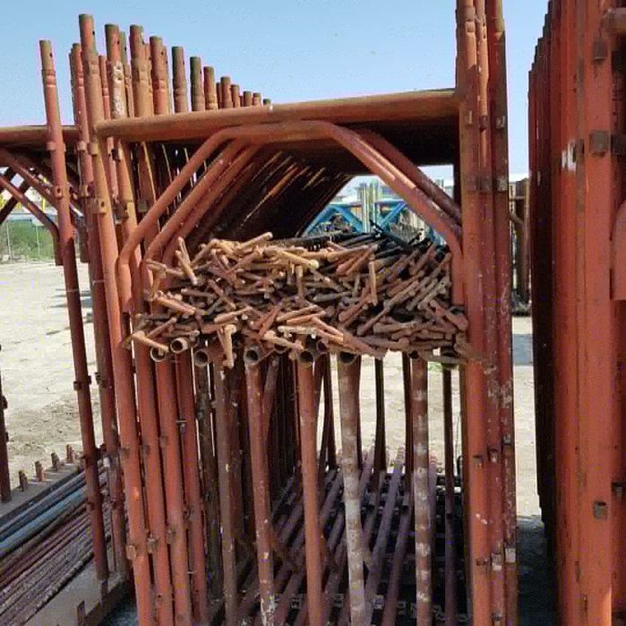 Кофражни шпилки,телескопични подпори и скеле