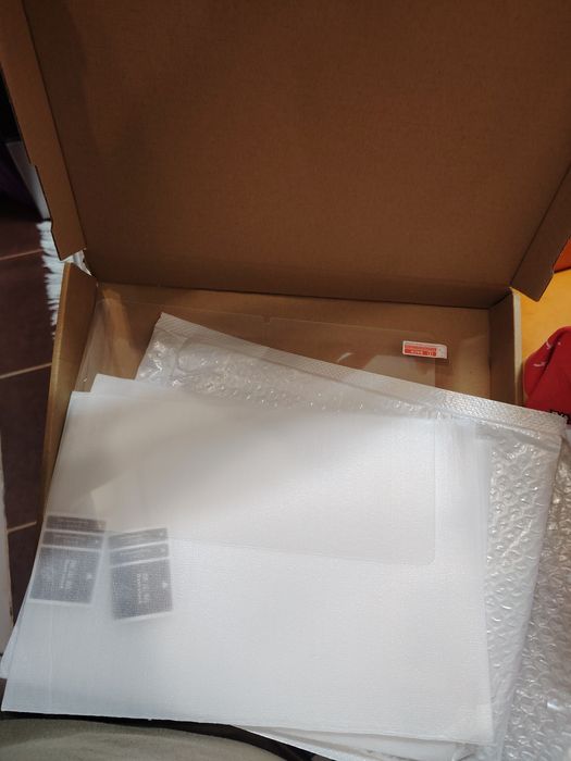 Vând folie tableta Lenovo 10,1" 2 buc.