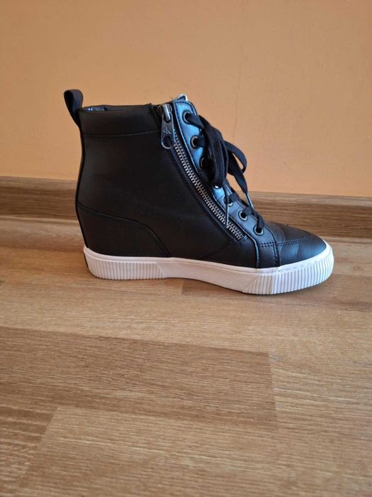 Calvin Klein кецове