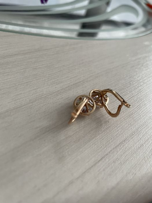 Продам серьги золото