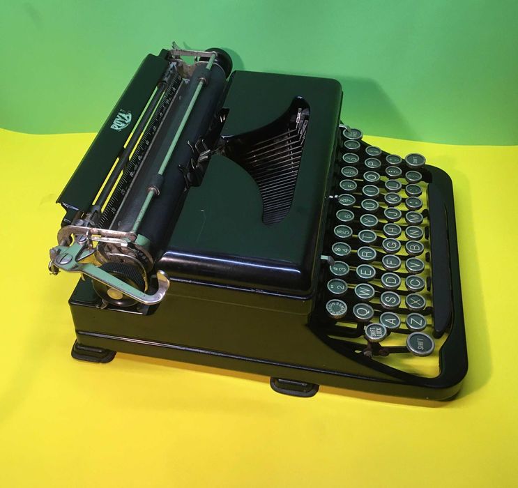 Винтидж пишеща машина Royal Portable Модел O 1934 г. Работеща !