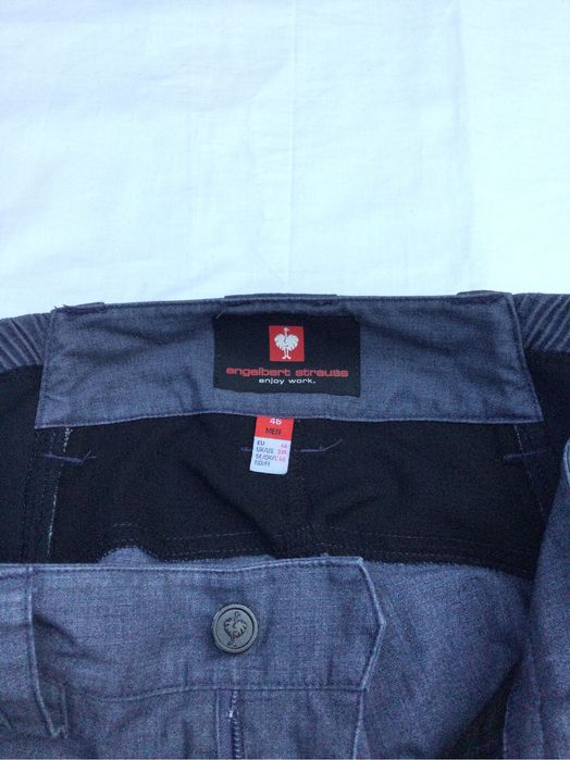 Pantaloni scurti E.S. marime 46