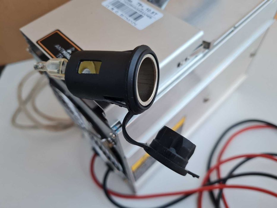 12V Токоизправител за стартиране на двигателя при изтощен акумулатор