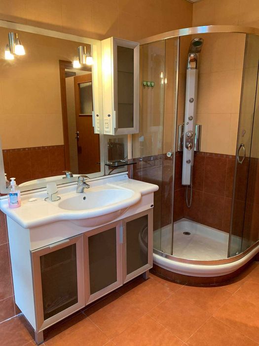 Дава се под наем Тристаен апартамент в Бургас, Център - 120 кв.м за 331.5 € - Снимка #9