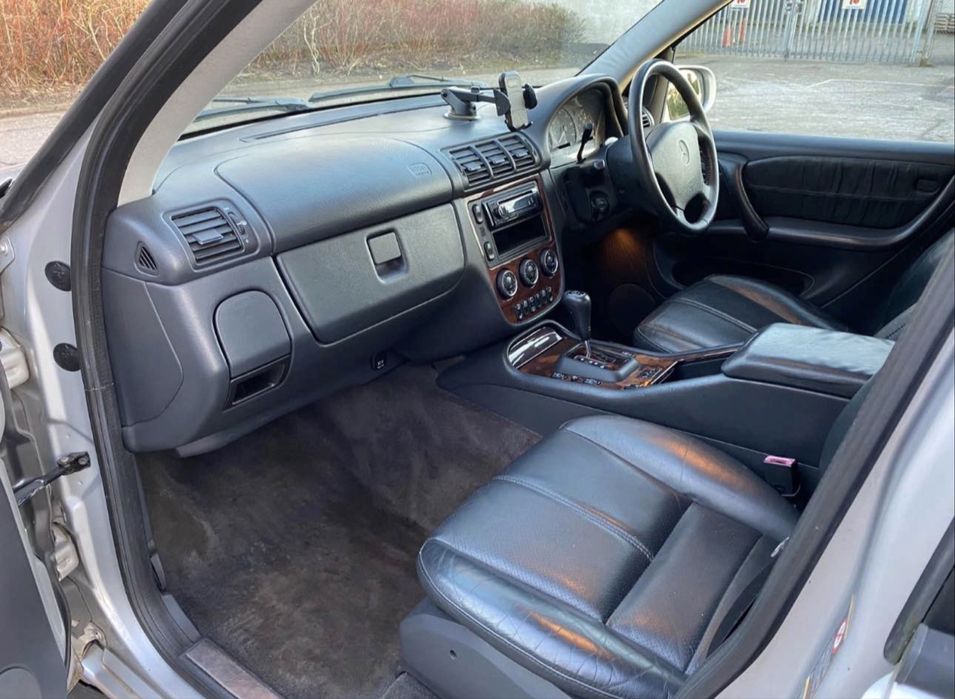 Vand sau schimb  Mercedes ML270 CDI 4Matic 2.7 Diesel 5 in linie  Cutie Automata  An 2003 162K Km reali Carte service doar la Mercedes