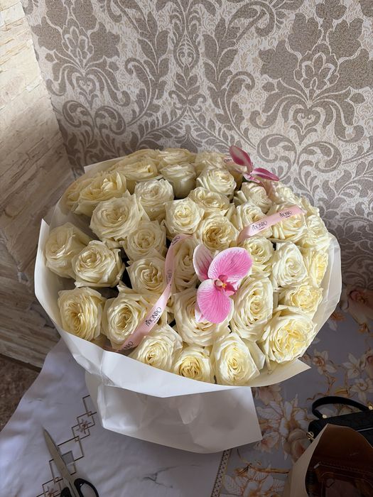 51 Роза белых свежие
