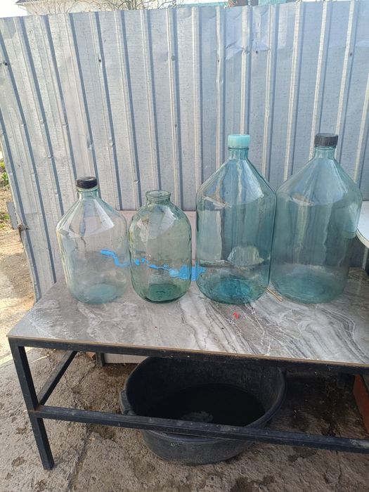 Продам бутыли 20 литров