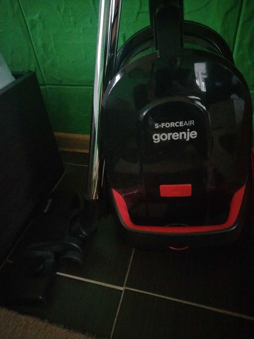 Прахосмукачка Горение 850вата с контейнер