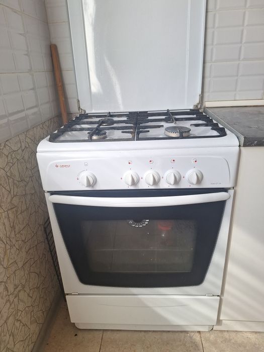 Продам газовую плиту