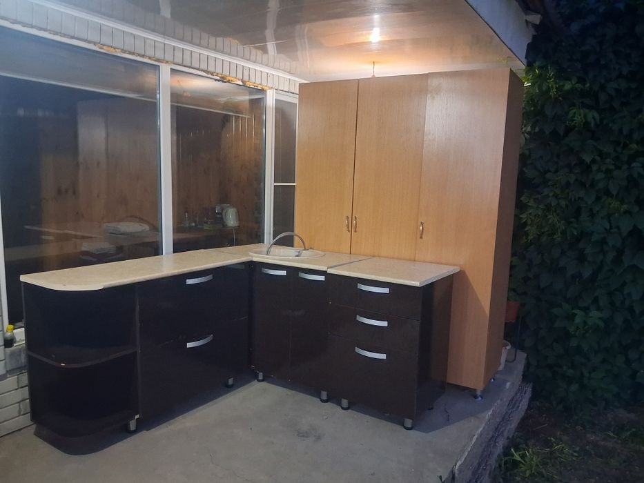 Продам кухонный гарнитур.шкаф для мебели , газ плиту