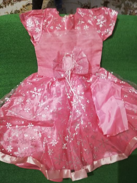 Продам платье для девочки, новогодняя