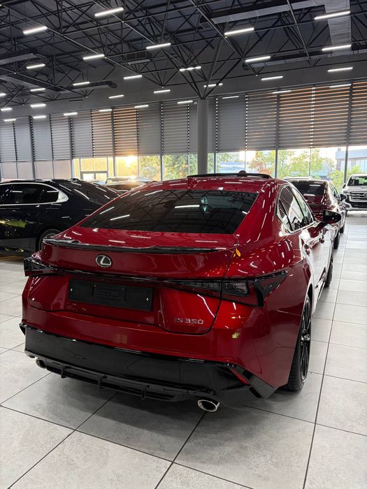 Продается новый Lexus IS350