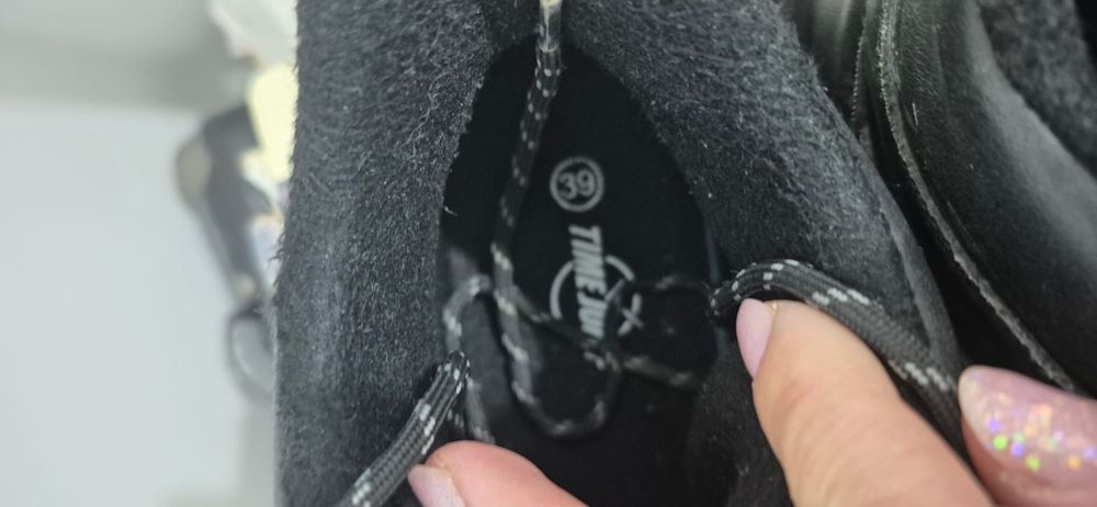 Кроссовки уни черный цвет.