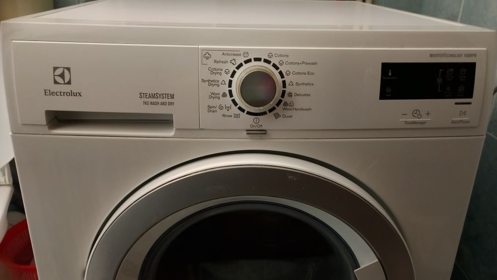 Mașina de spălat cu uscător Eloctrolux
