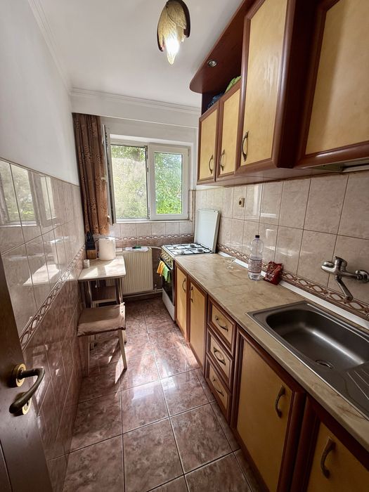Închiriez apartament 2 camere, Râmnicu Vâlcea, zona Nord, parter, bloc reabilitat