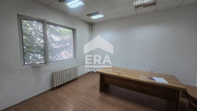 Продава се Тристаен апартамент в София, Център - 76 кв.м за 1738 €/кв.м - Снимка #1