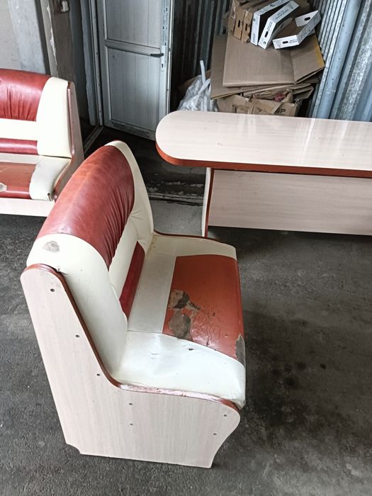 Продам стол с стулья угловой