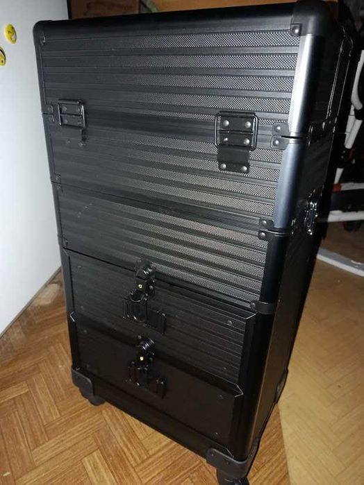 Geanta cosmetice 4 in 1 cu cutie detasabila pt cosmetice