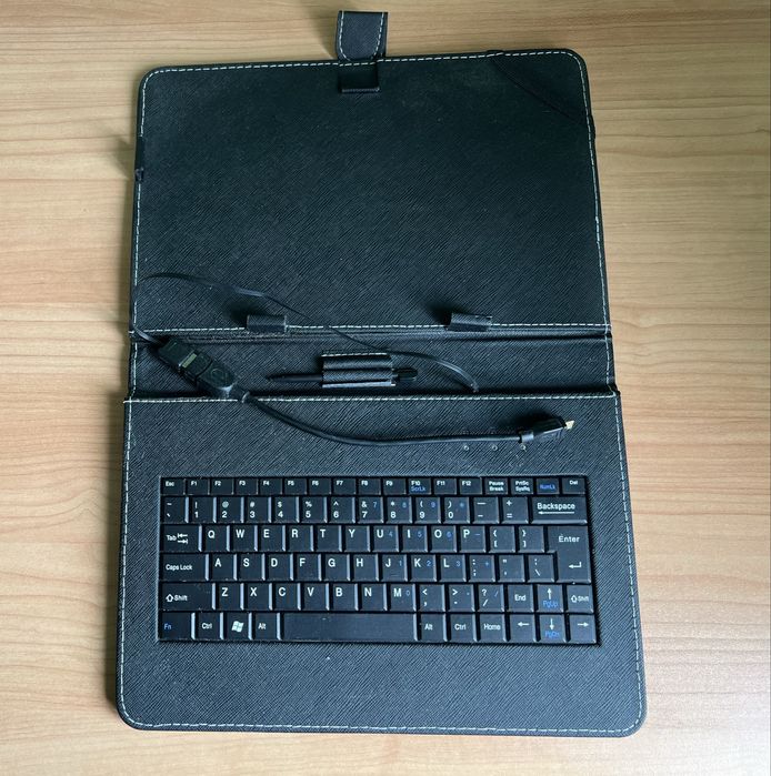 Таблет Samsung, калъф и сгъваема поставка с клавиатура