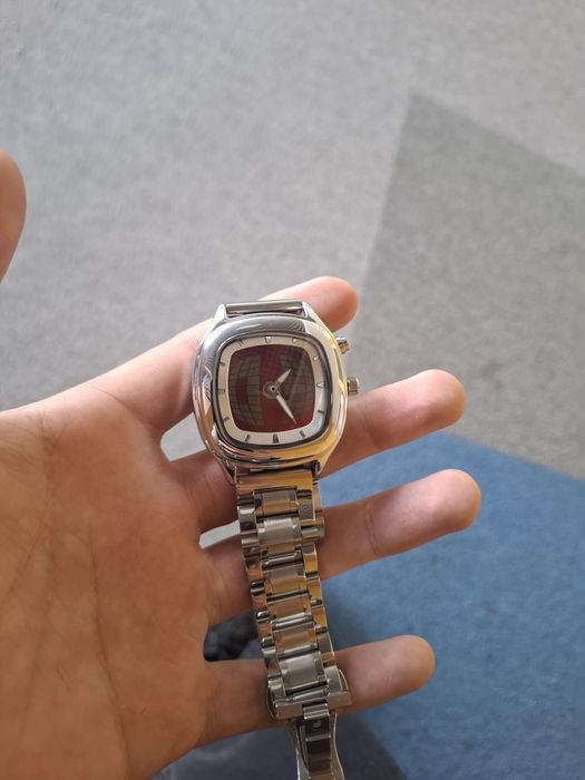 Продаю часы абсолютно новые