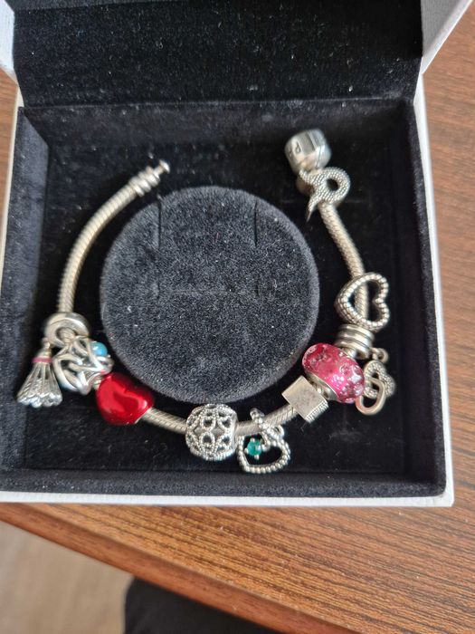 Bratara Pandora si talismane