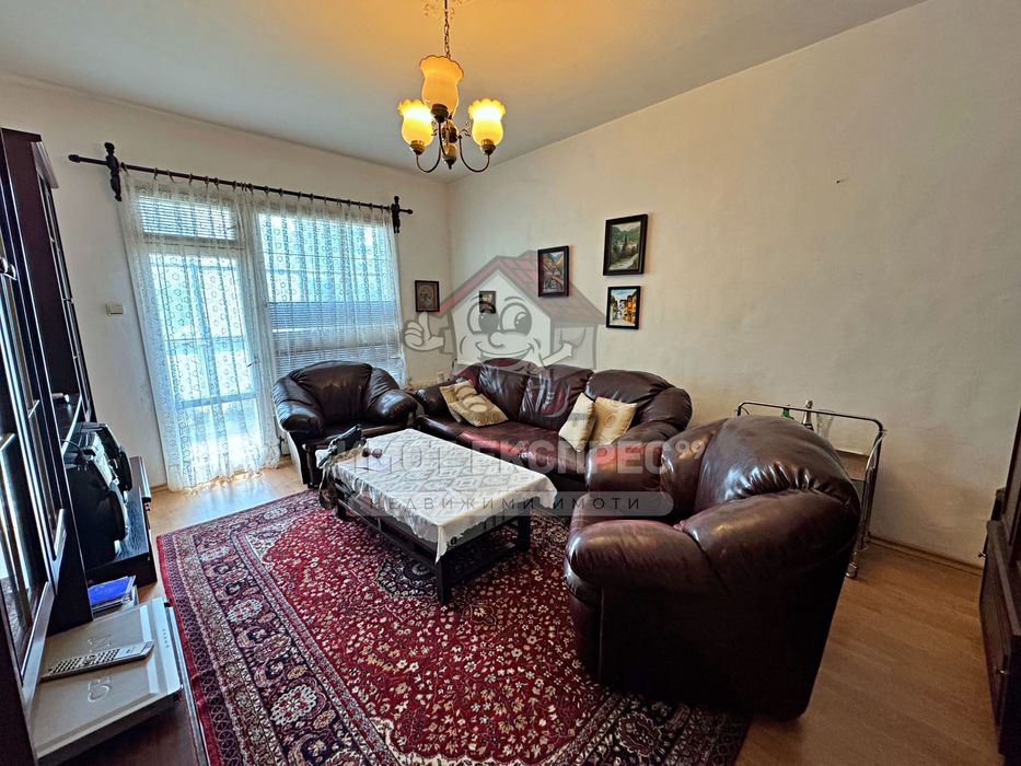 Многостаен апартамент, с изба, до планината, кв.Изток