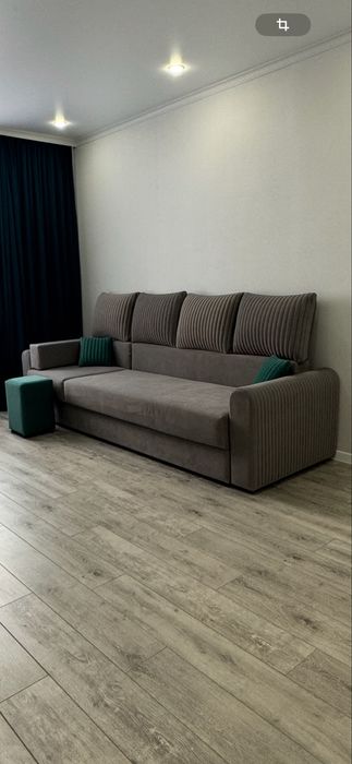 Диван в зал российский