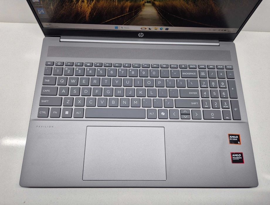 HP Pavilion  Ryzen 5-8540U  8/512gb