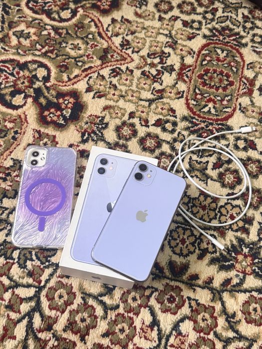 iPhone 11 128 ГБ LL/A с коробке и аксессуарами в подарок.