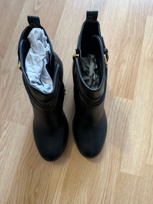 Încălțăminte Guess cu defect, 70 lei