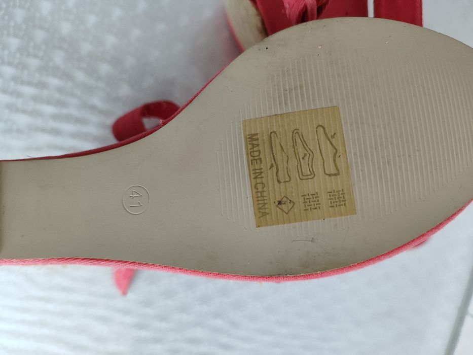 Женские босоножки, шлепки