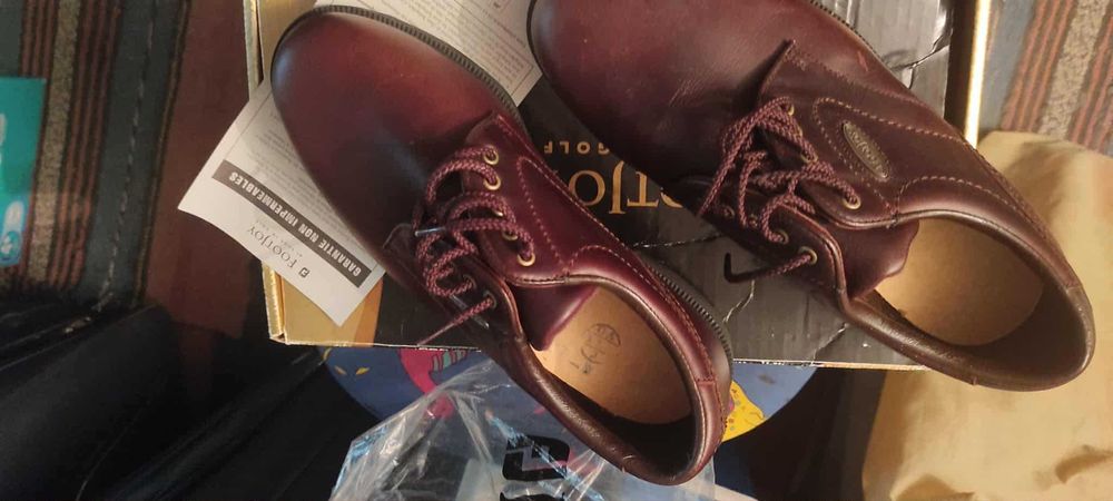 Кожени обувки за голф, нови