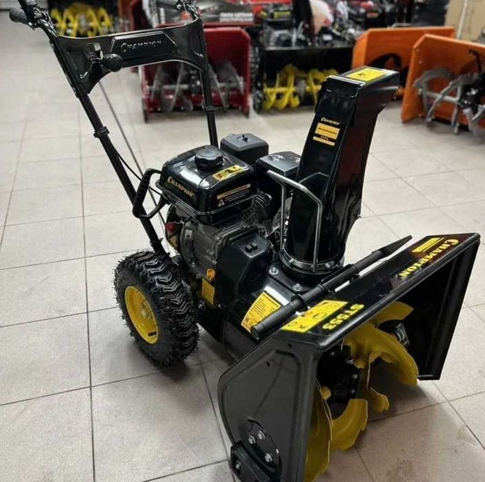 Снегоуборщик Champion ST553