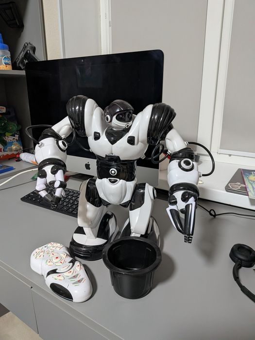 Продам RoboSapien V1 в рабочем состоянии