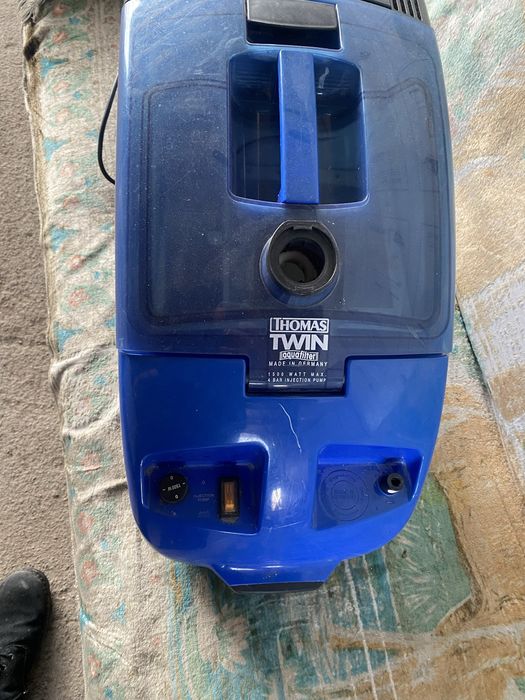 Пылесос моюший.