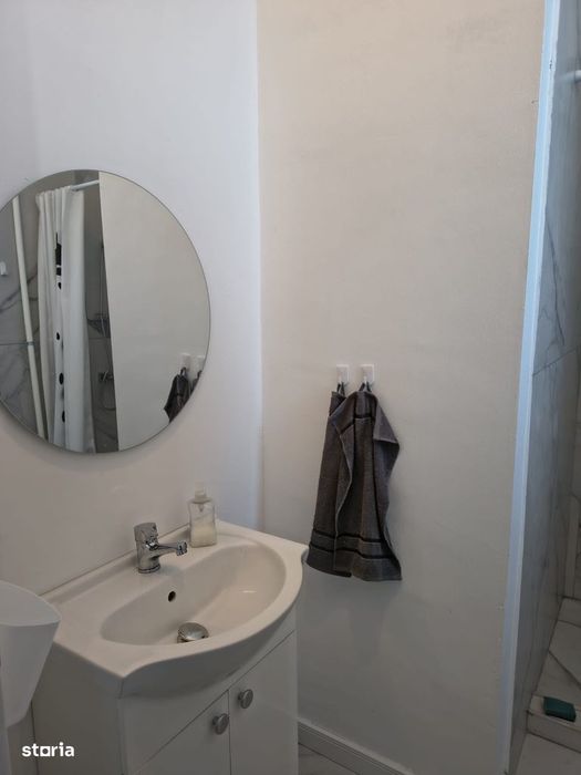 Apartament in zona centrala,finisat (cladire istorica ),mobilat,cu par
