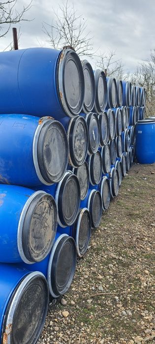 Butoaie de plastic si de tabla