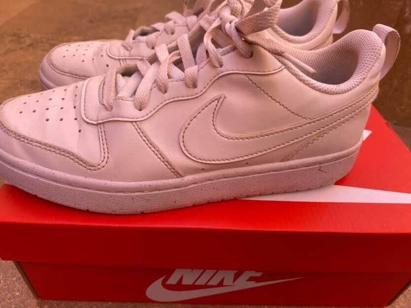 Маратонки Nike бели