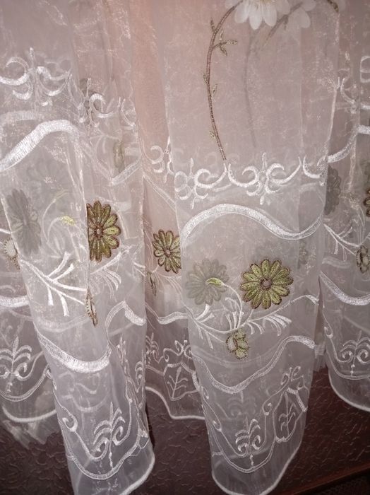 Продам тюль 4 *230 см, шторы 310*280 см