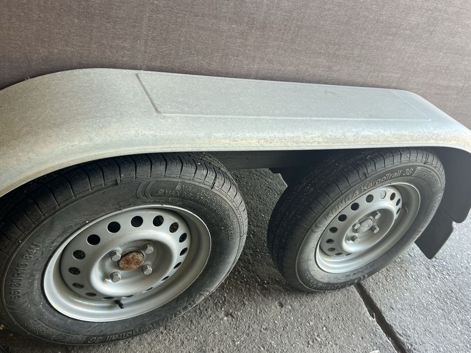 Remorca auto carosata axa dubla