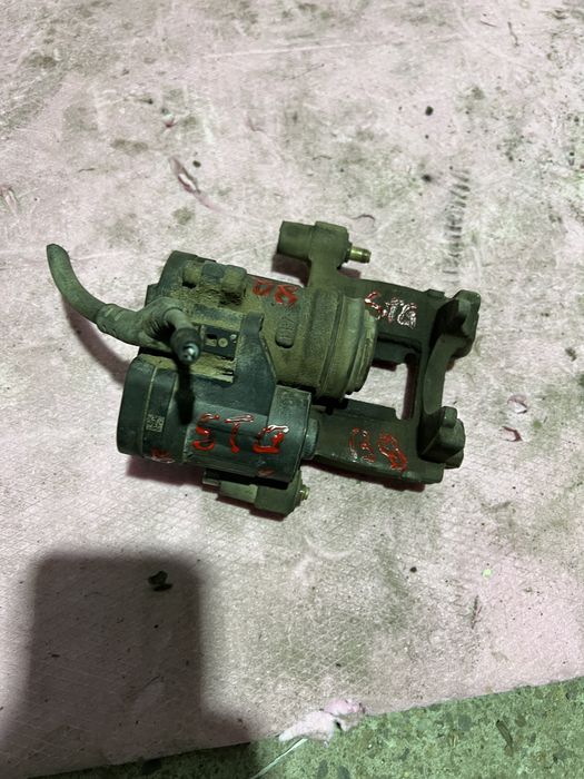 Etrier spate cu motoras stanga pt vw passat b8 arteon