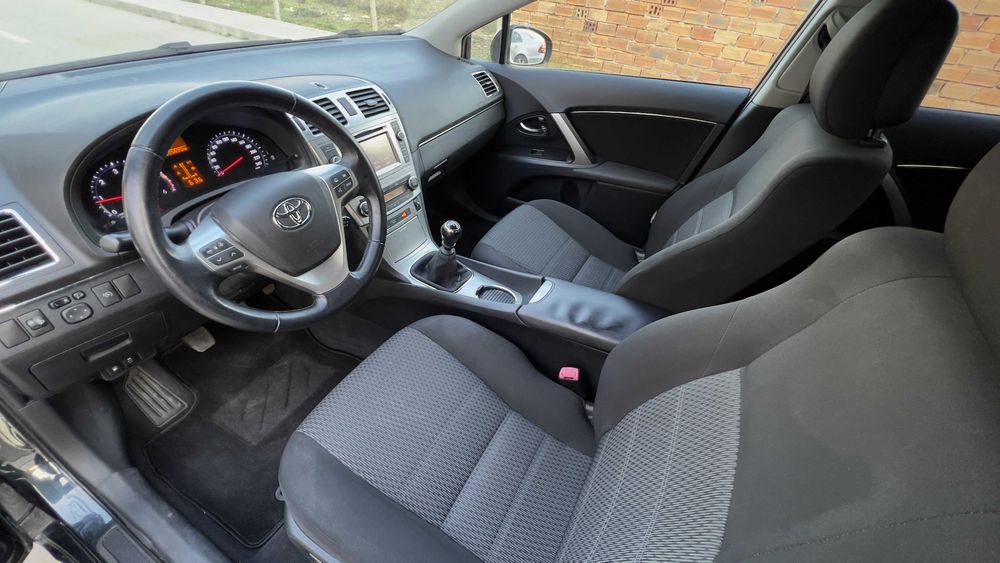 Toyota Avensis 2.2 D-4D 2014г