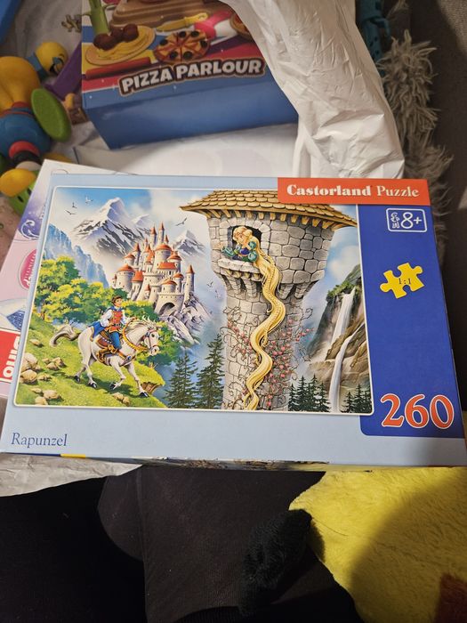 Пъзели и интерактивни играчки