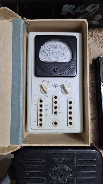 Советские измерительные приборы.