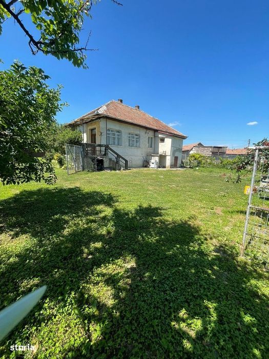 Casa ,curte și gradina.Teren cu 2700 mp.