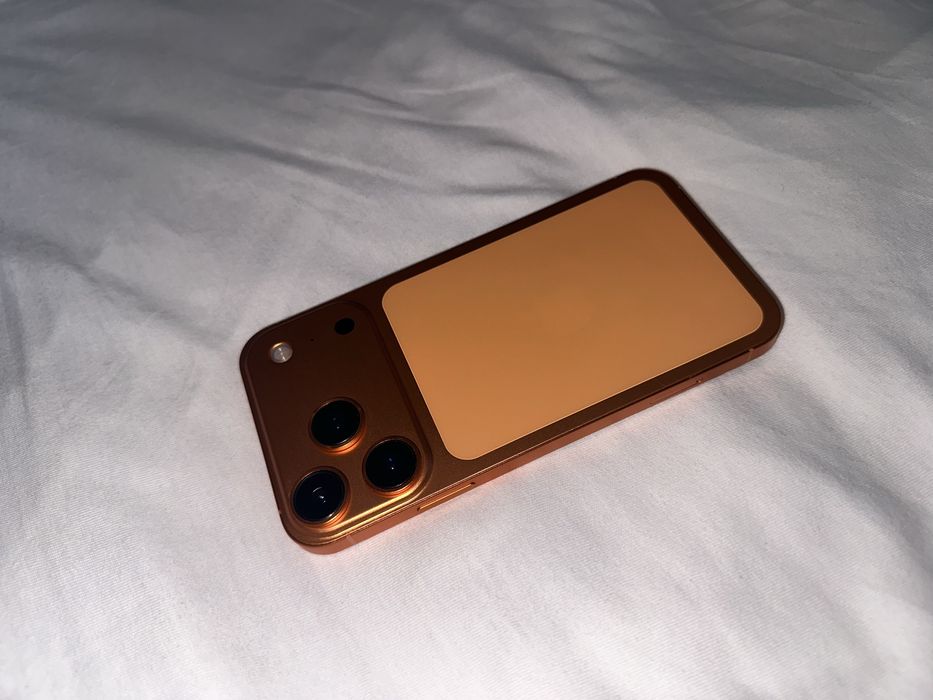 iPhone XR 128GB - Swap carcasă 17 Pro Metallic Orange / Aspect Unic