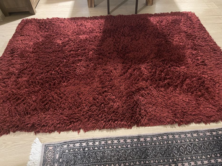 Covor burgund cu fir