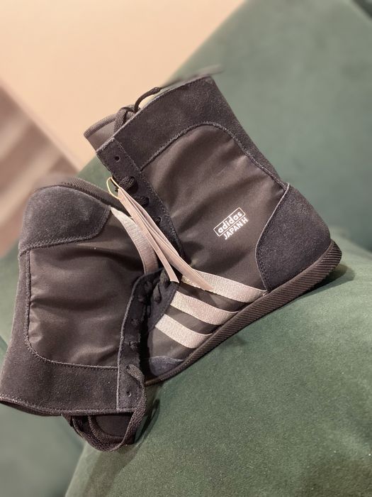 Чисто нови, оригинални кецове Адидас